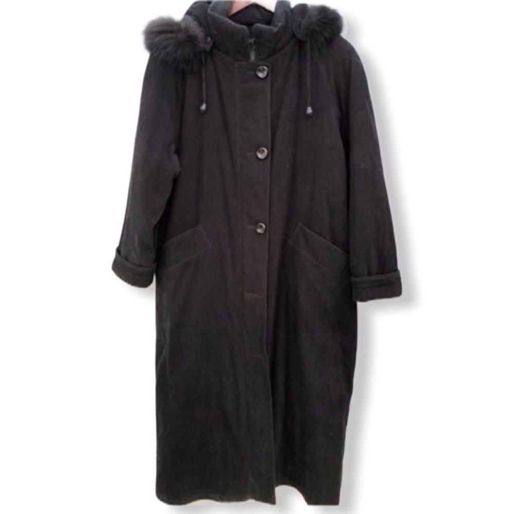 NUAGE Collection Black Coat With Genuine Fox Trim
